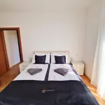 Salt & Sun Apartment *